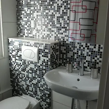 Apartment Ferienwohnung Am Schloss Eller - Karlsruher Strasse Dusseldorf