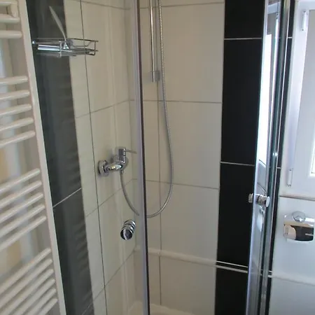 Apartment Ferienwohnung Am Schloss Eller - Karlsruher Strasse Dusseldorf