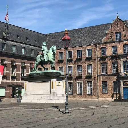 Apartment Ferienwohnung Am Schloss Eller - Karlsruher Strasse